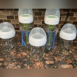 2 9oz glass Dr. Browns and 3 4oz glass Avent baby bottles. Never used